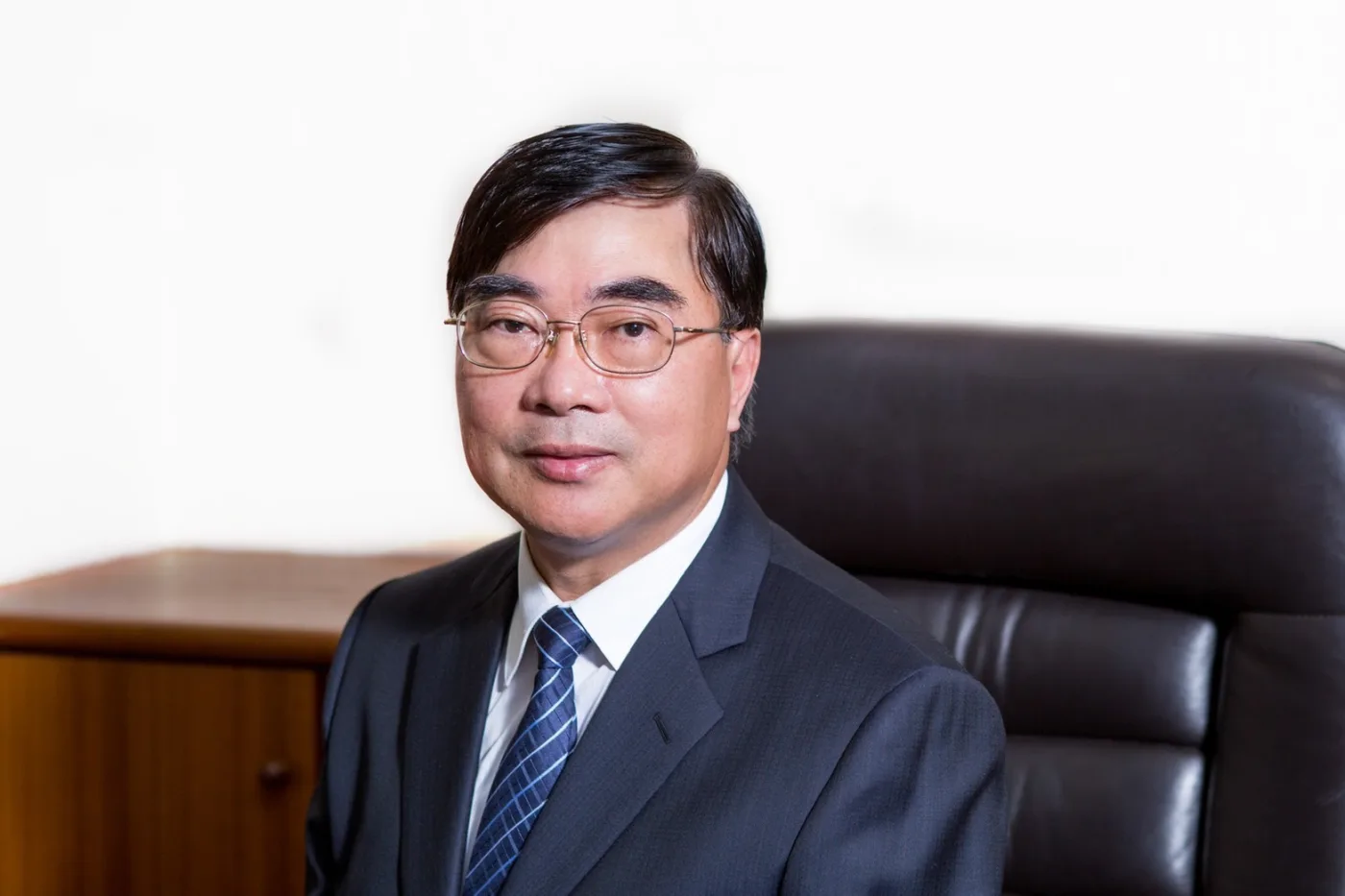 李總照片